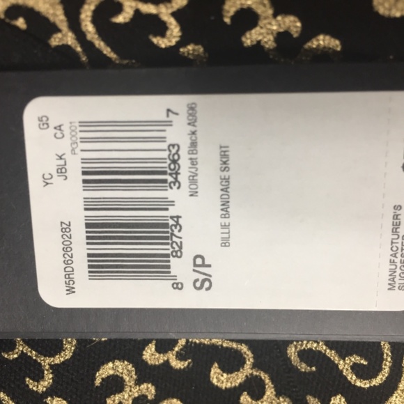 New Guess Mini Skirt Size Small - Picture 9 of 9